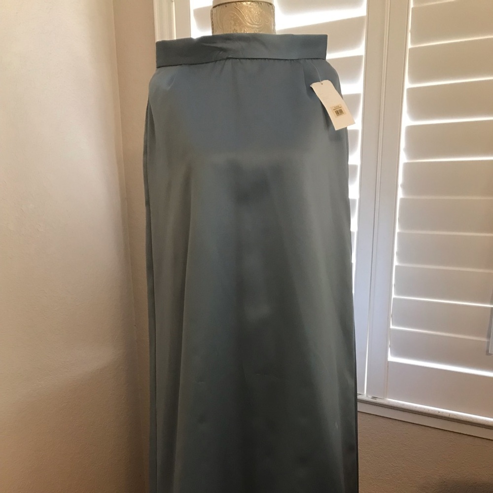 NWT Full length satin fully lined green skirt